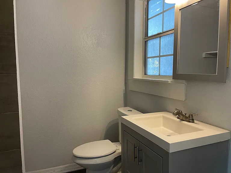 733 5th Ave N #1 — Photo 2