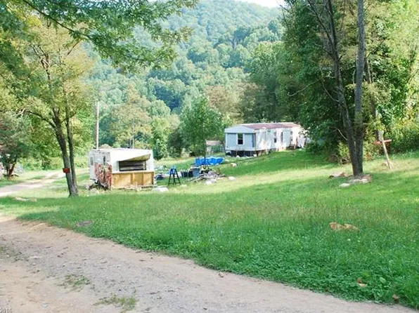 50 Hawkeye Dr, Waynesville, NC 28785
