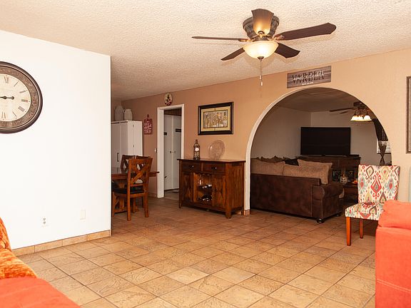 3rd image of 1915 W Mountain Oak Ln