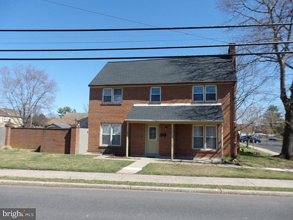 2nd image of 201 Lancaster Ct