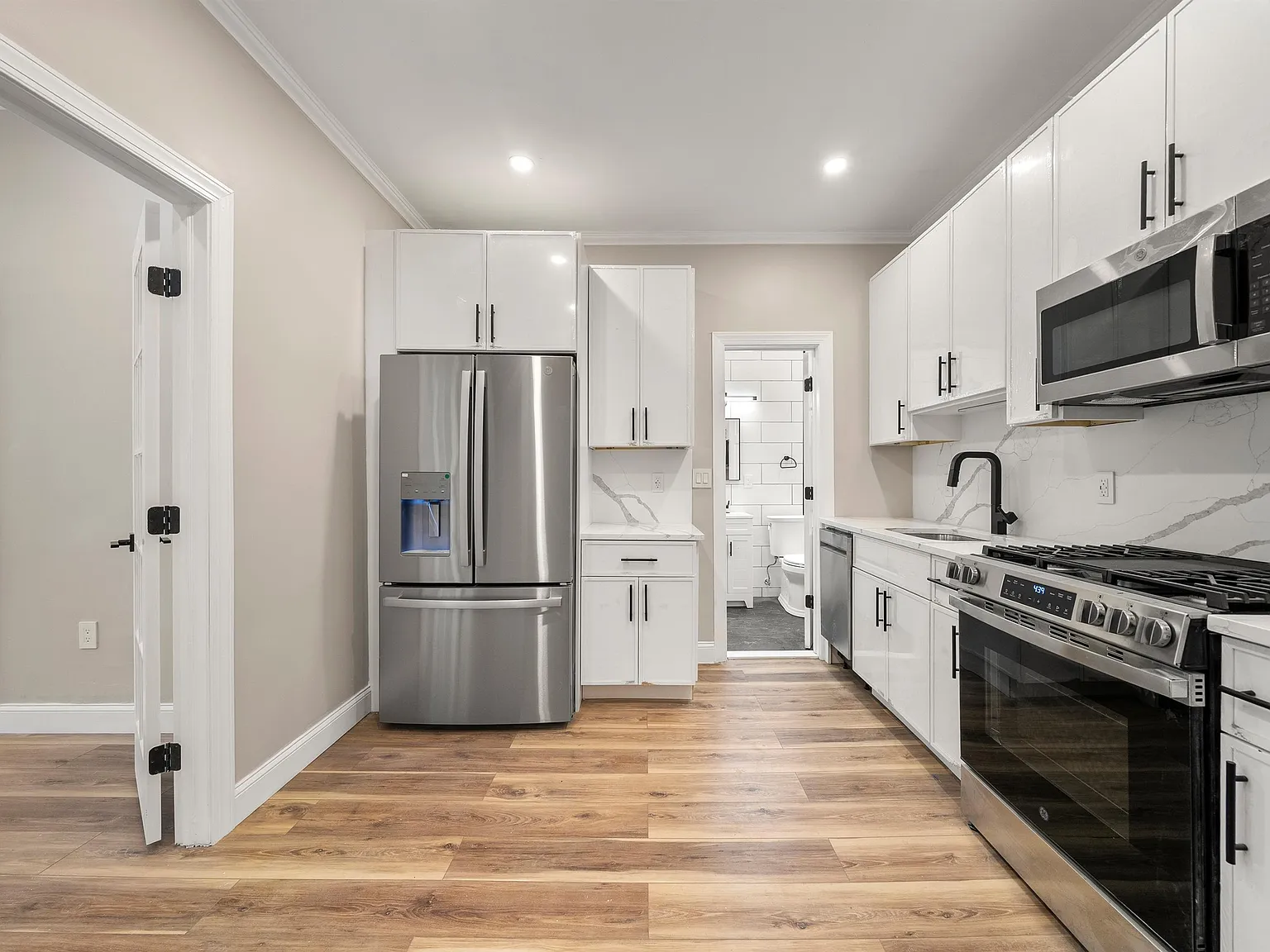 1 bed, 1.0 bath, $2,150 — Photo 4