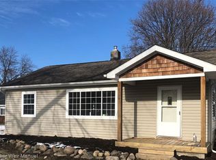 6174 Wilson Dr, Waterford, MI 48329