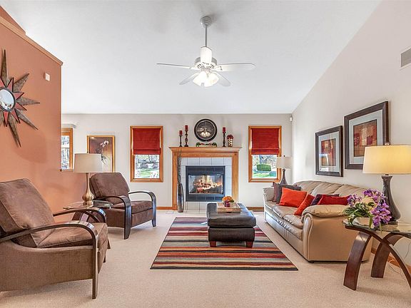 5th image of 53888 Marshall Dr E