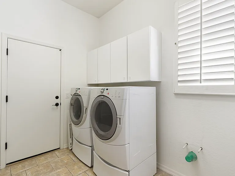 8614 W Morten Ave — Photo 17