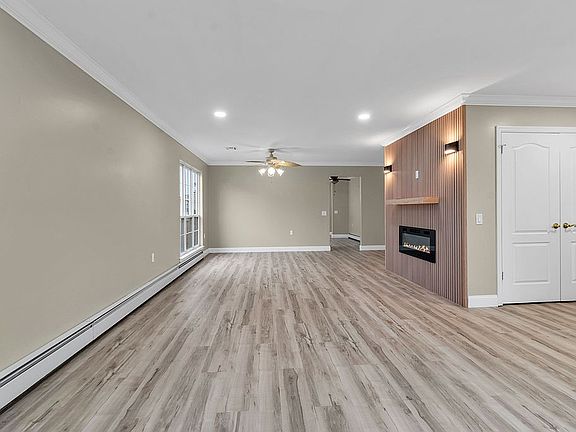 3rd image of 27 Portsmouth Dr