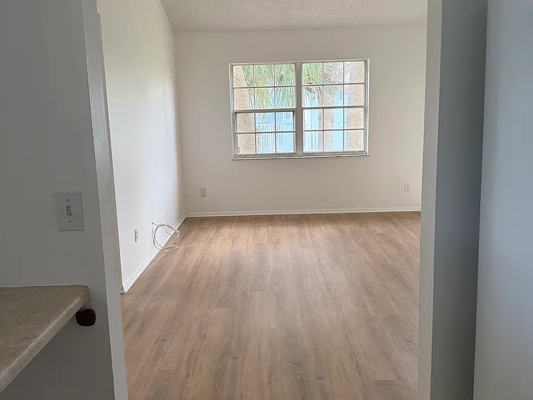 1624 SE Green Acres Cir — Photo 2