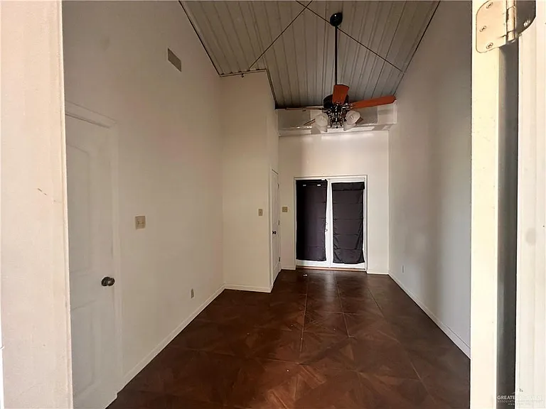 21799 Parker Rd — Photo 3