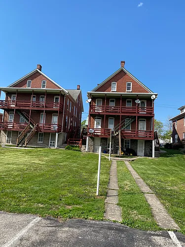 223 E Middle St Photo 1