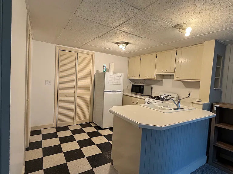 405 S Mendenhall St #8 — Photo 7