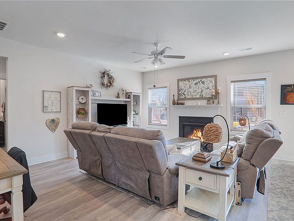 4th image of 218 Walking Stick Way