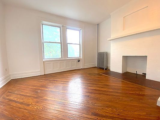 1st image of 1074 Park Pl APT 1