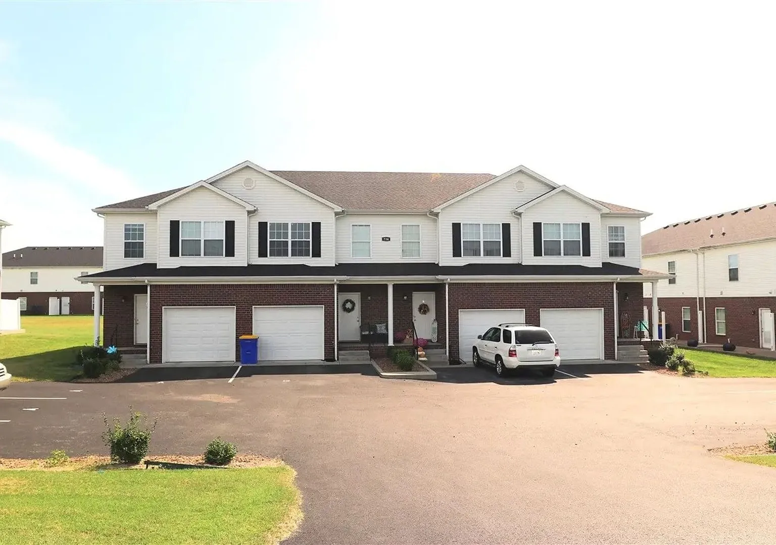 736 Village Creek Drive — Photo 2