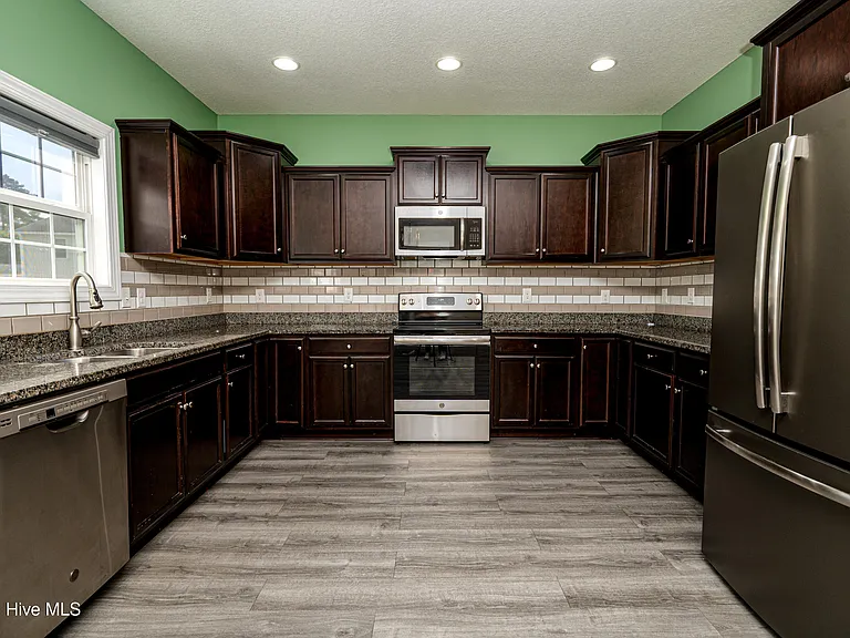 1202 Skipjack Ct — Photo 10