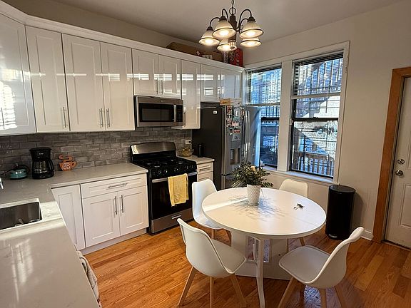 4th image of 908 N Damen Ave #2R