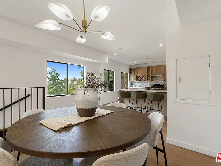 8506 Oak Ct — Photo 25