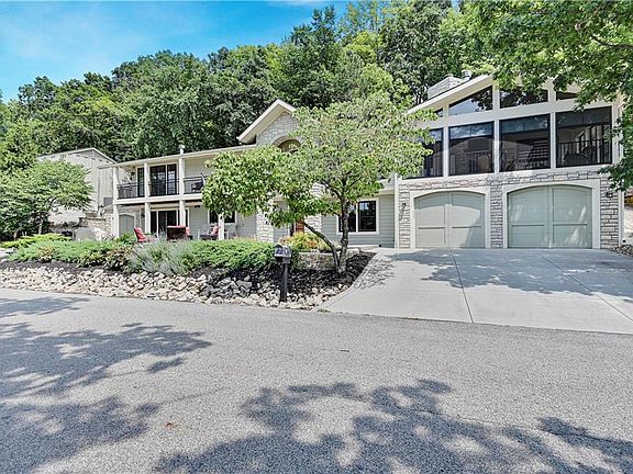 3rd image of 171 Lakeshore Dr S