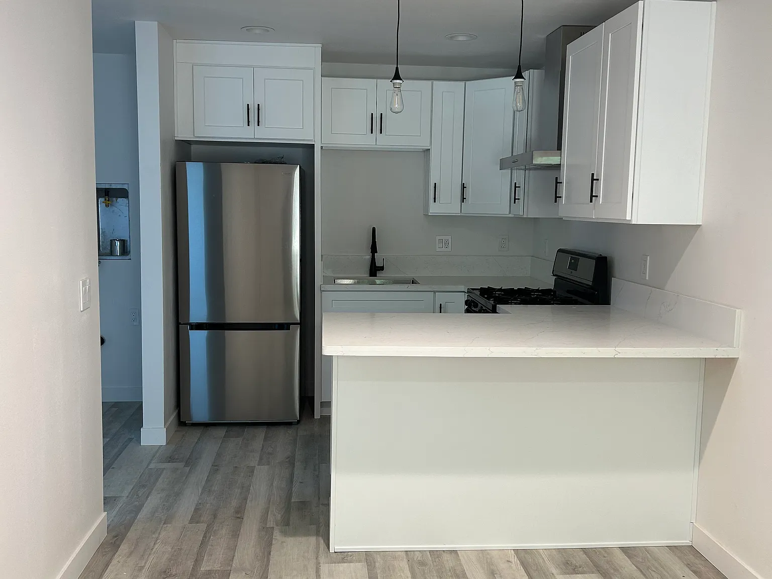 1 bed, 400 sqft, $1,995 — Photo 2