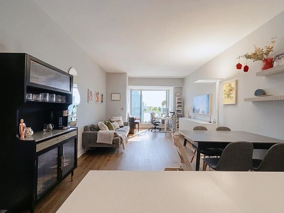 4th image of 99 Hudson St #2800