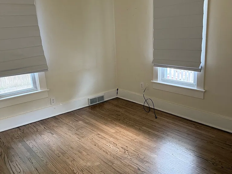 326 Logan St — Photo 9