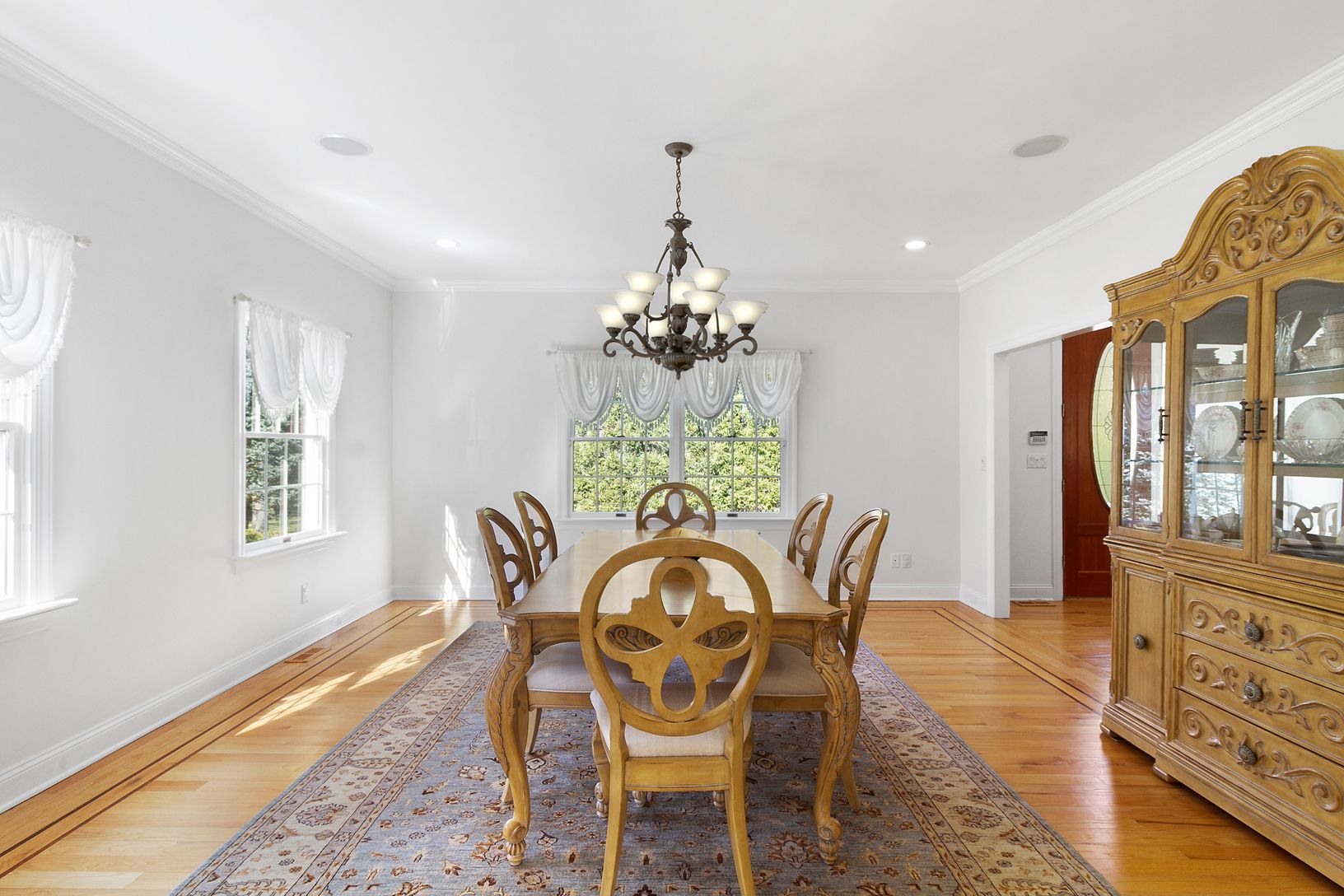 Large Formal Dining Room