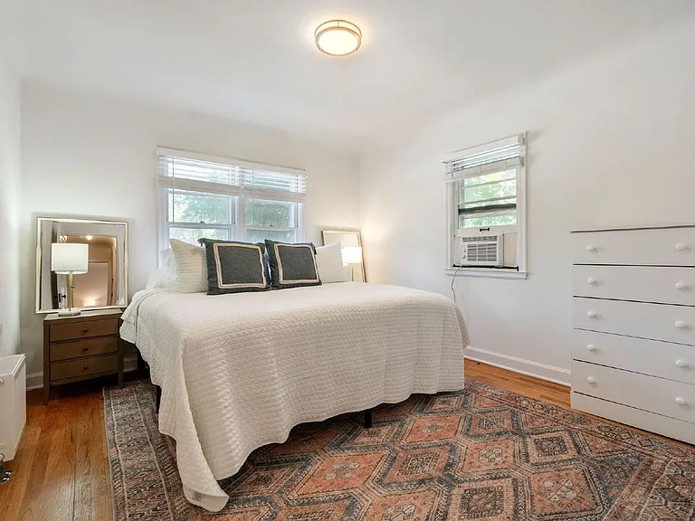505 Locust St — Photo 10