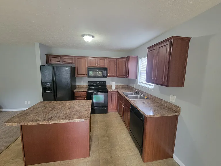 7368 Lucille Ave — Photo 4