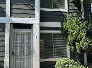 824 N Pasadena Ave APT 3, Azusa, CA 91702