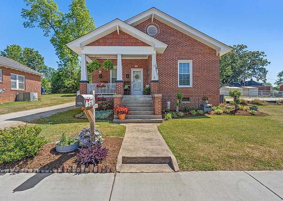 1st image of 121 Sherard Ave