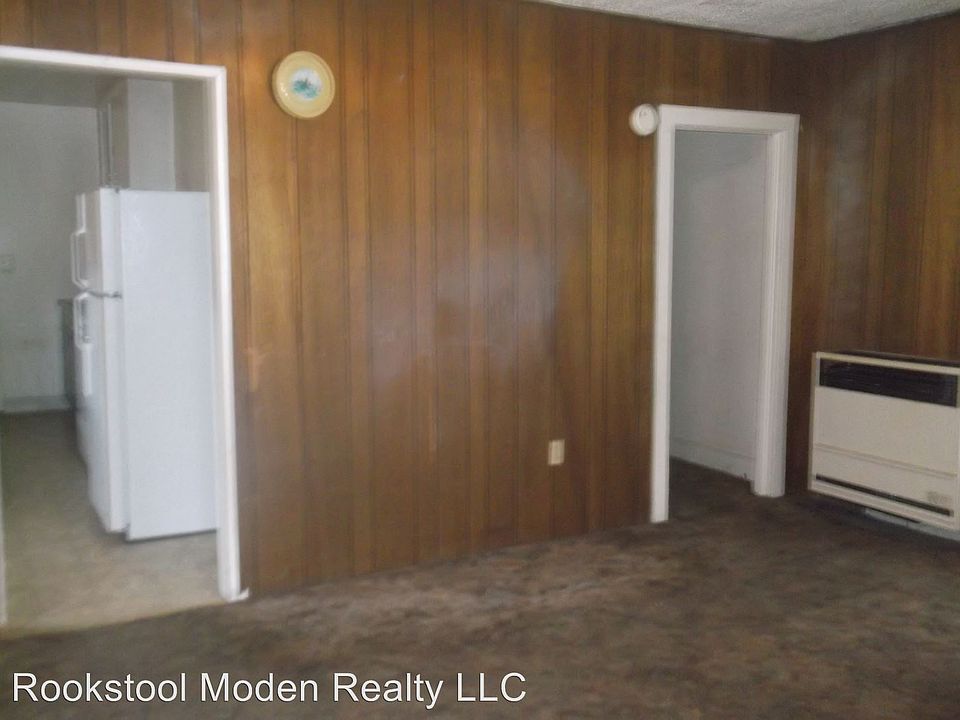 2nd image of 2144 Applegate Ave