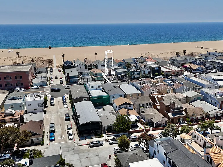 214 E Balboa Blvd — Photo 4
