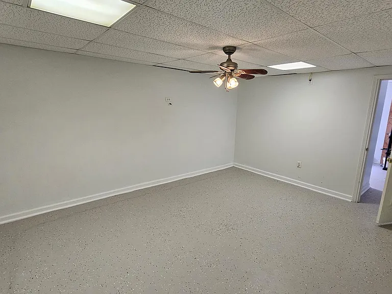 1381 Providence Dr — Photo 28