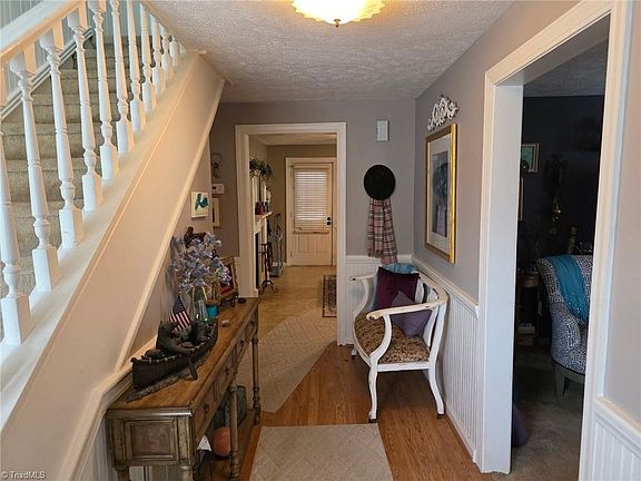 3rd image of 302 Spring St