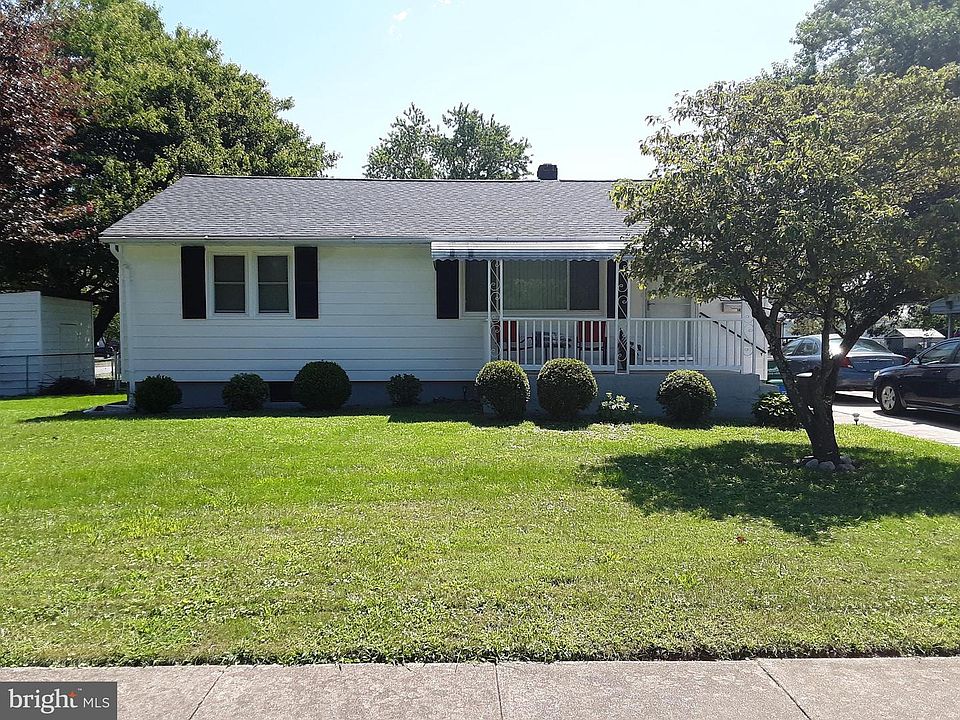 2nd image of 703 Webb St
