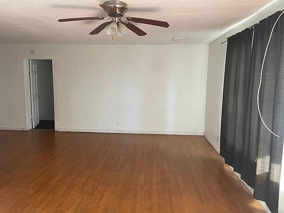 3rd image of 548 W Seagoe Ave