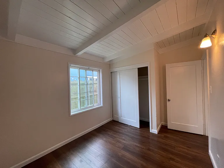 2640 Illinois St — Photo 9