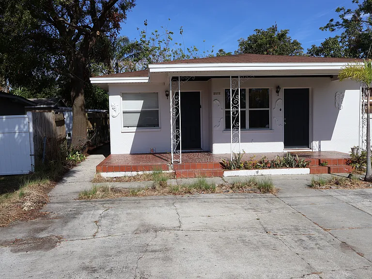 2411 W Lemon St #B — Photo 1