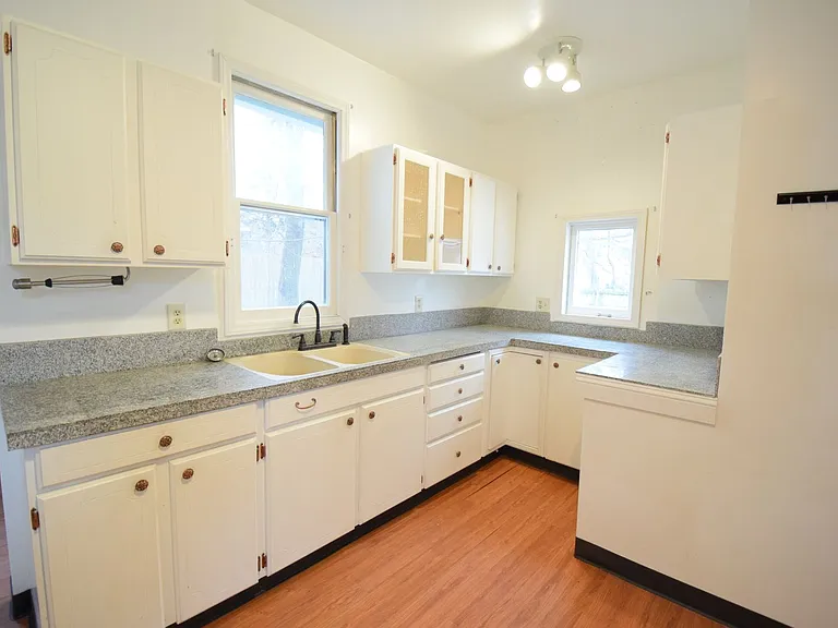 417 Pearl St — Photo 3