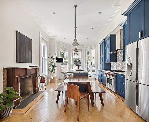 5th image of 63 Gates Ave #2