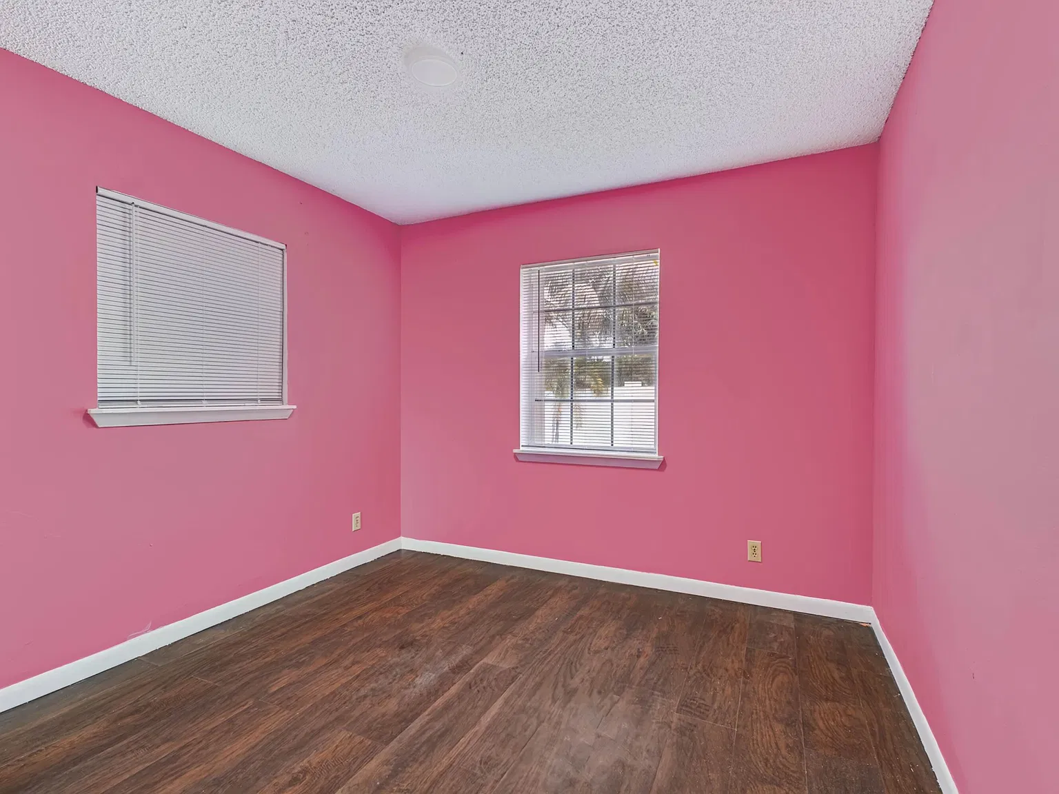 3 bed, 2.0 bath, 1253 sqft, $3,100 — Photo 2