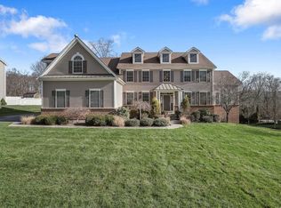 204 Country Club Rd, Hopewell Junction, NY 12533