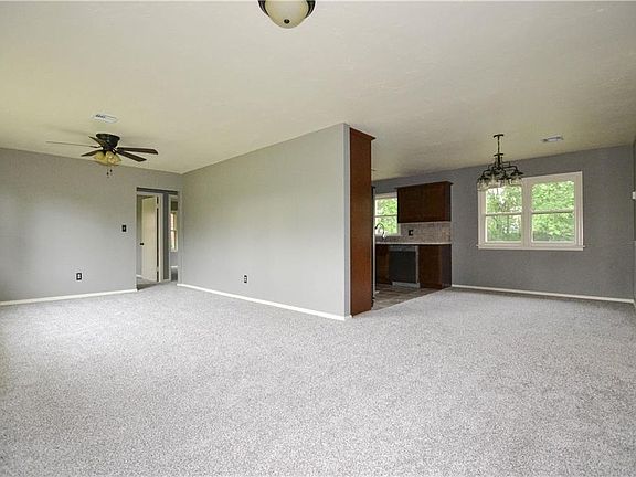 5th image of 415 W 1st St
