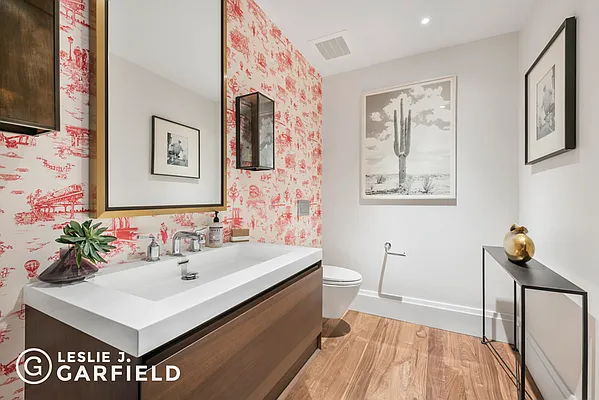 Sold by Leslie J. Garfield | media 6