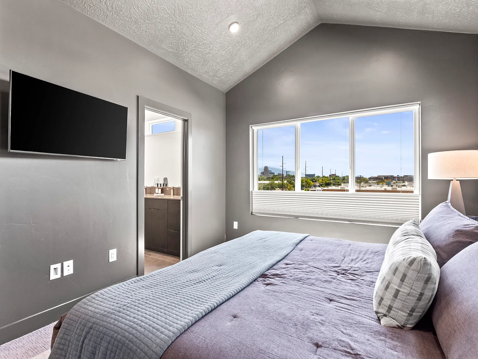 3 bed, 2.5 bath, 1500 sqft, $3,500 — Photo 4