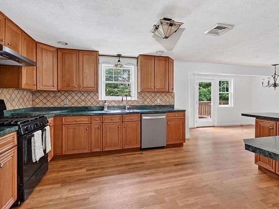 4th image of 47 Tanglewood Dr