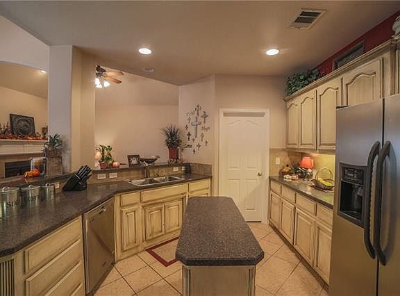 5th image of 904 Woodcrest Dr