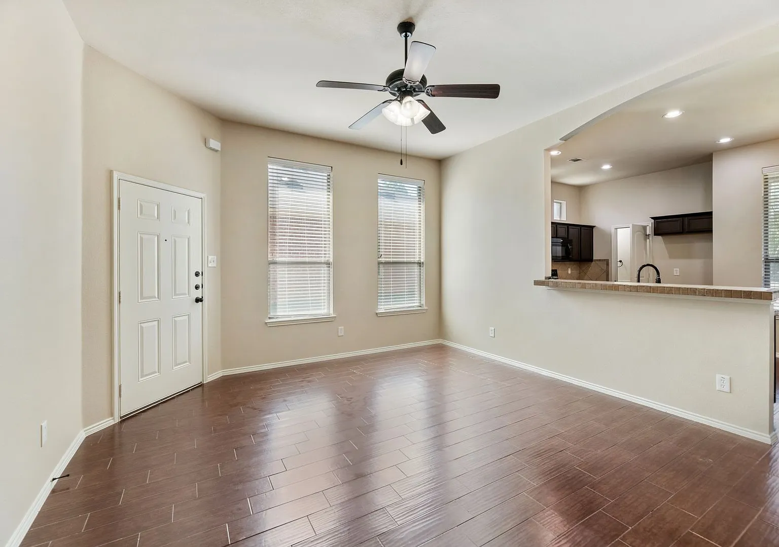 Available Now! Beautiful 3 Bedroom Duplex Located In Lavon,Texas! — Photo 3