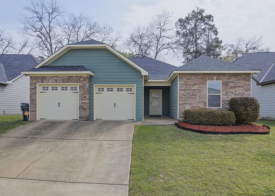 1st image of 4 Hickory Heights Dr