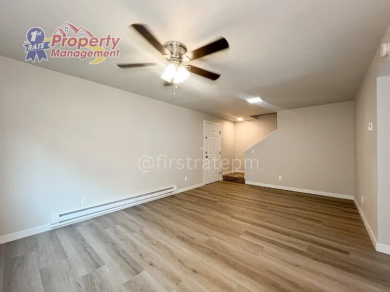 3 bed, 1.0 bath, 1144 sqft, $1,945 — Photo 4