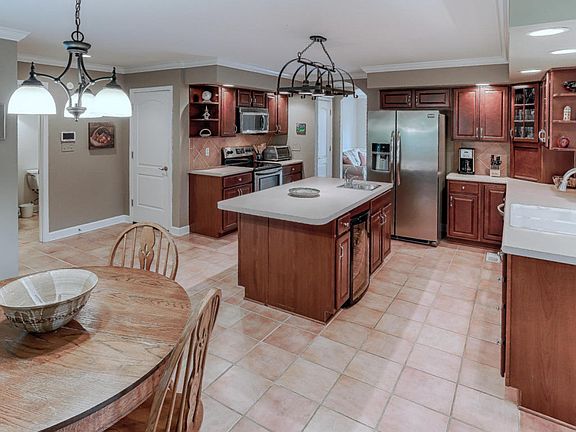 4th image of 1317 Montford Ln