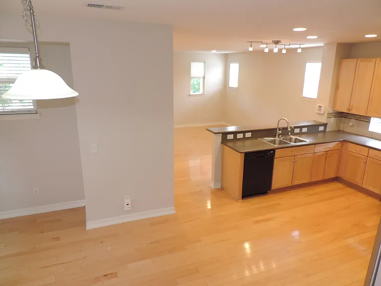 2246 Ulster St — Photo 9